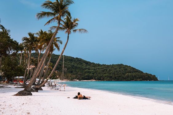 Phú Quốc: Đảo Ngọc Việt Nam - Khám Phá Các Bãi Biển Đẹp và Điểm Vui Chơi Nổi Tiếng